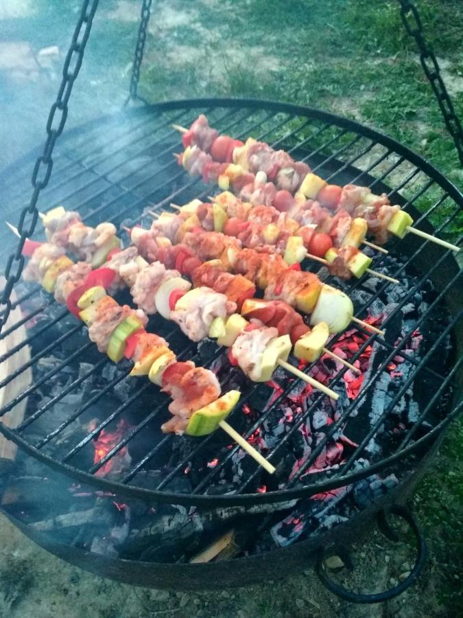 Domki W Bieszczadzkiej Dolinie Ustrzyki Dolne Bagian luar foto